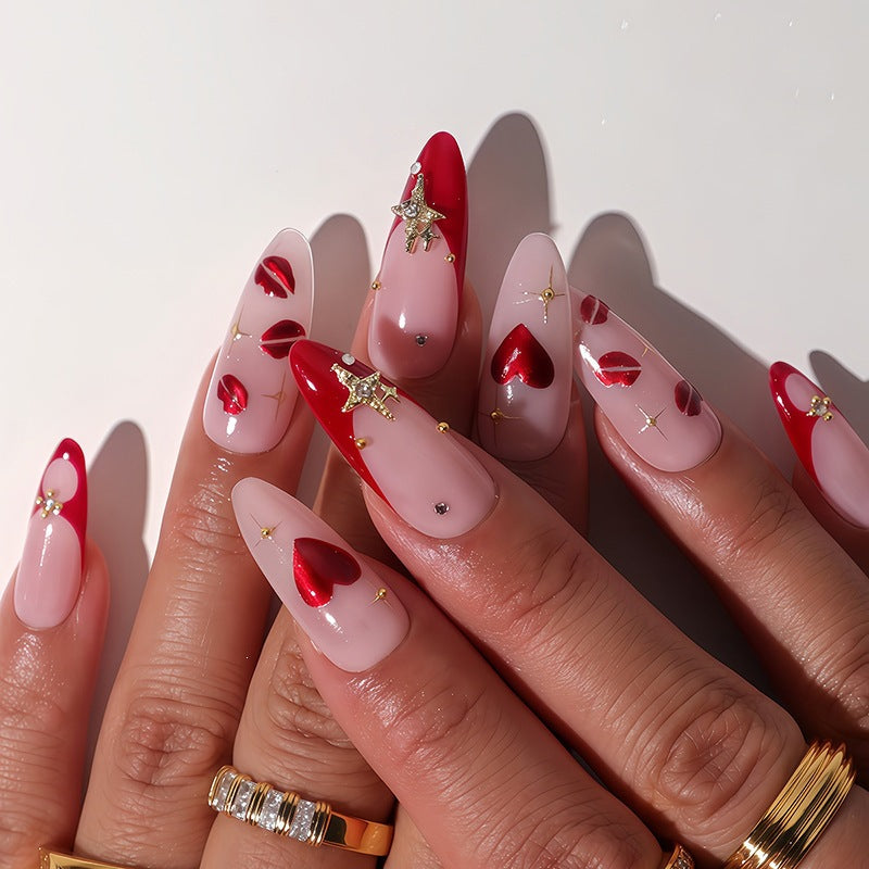 Kreatives Kunstnagelset mit Herzen- und Glitzer-Design Karnz