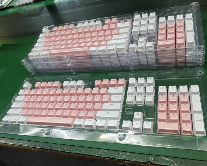 Mechanische Gaming-Tastatur mit Retro-Futuristischem Design Karnz