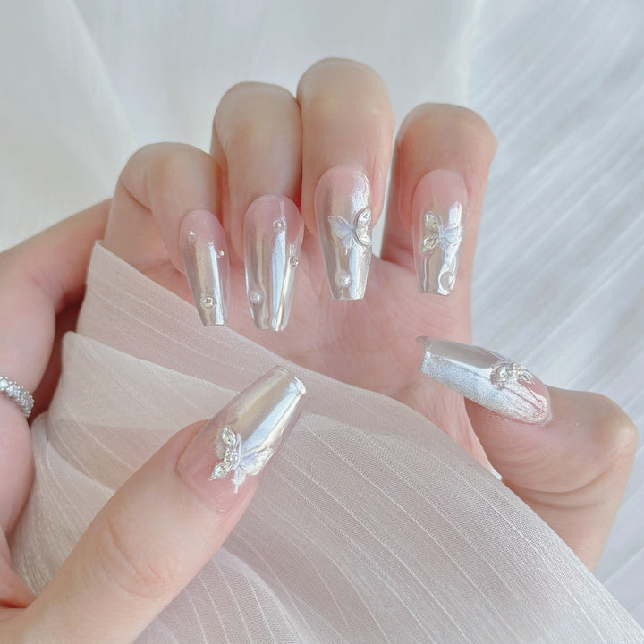 Elegantes Press-On-Nagelkunst-Set mit floralen Verzierungen