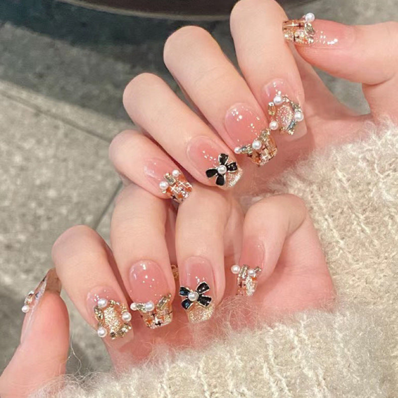 Glänzendes dekoratives Press-On-Nagelset Karnz