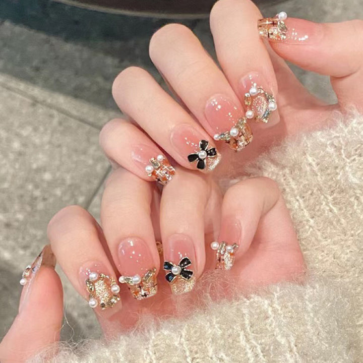 Glänzendes dekoratives Press-On-Nagelset Karnz