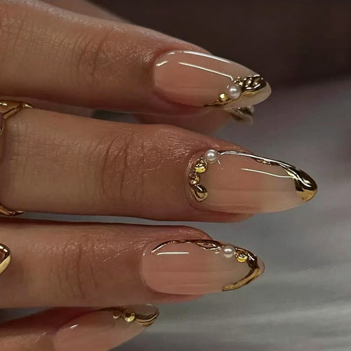 Elegante gold-dekorierte Acryl-Nagelkunst-Verzierungen Karnz