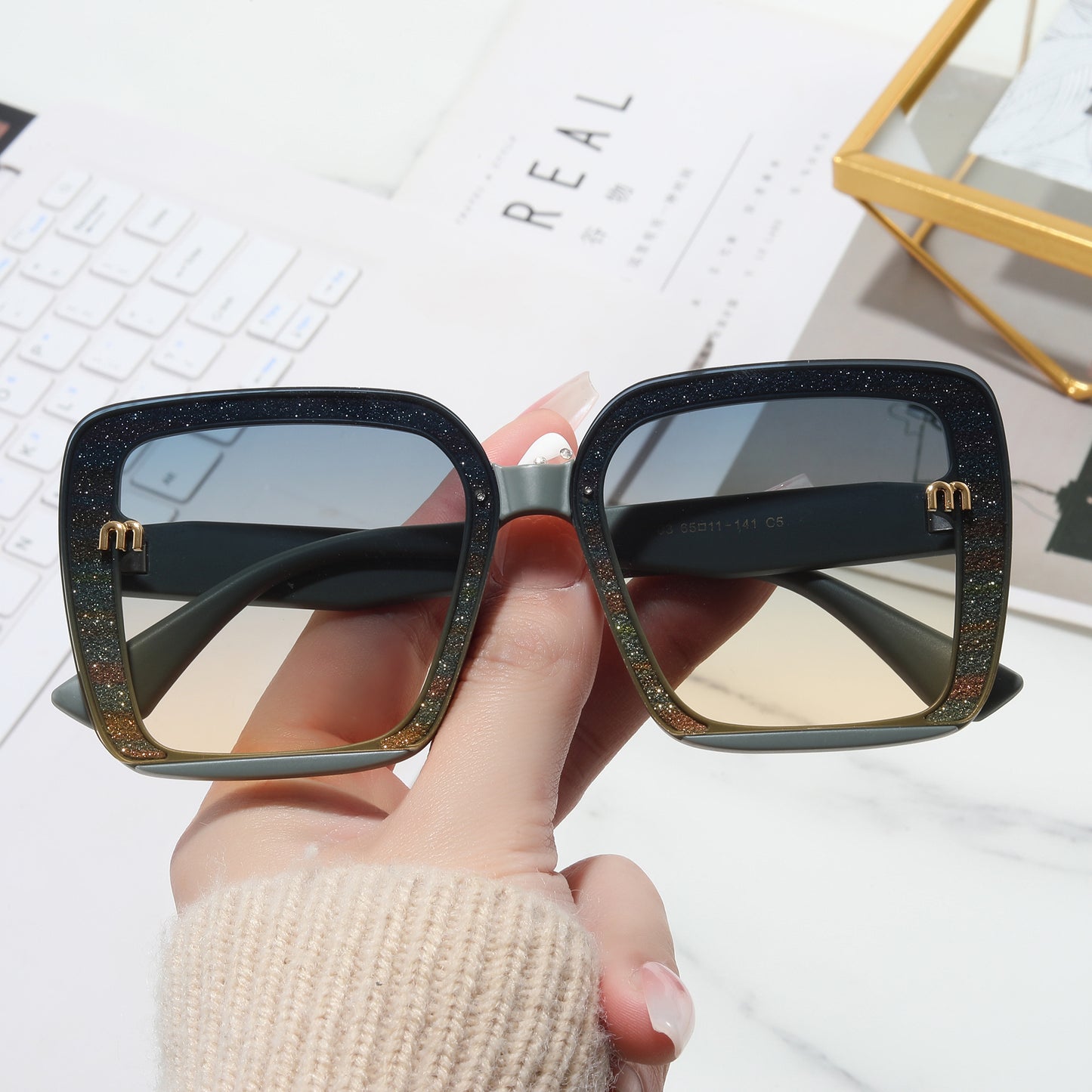 Damen modische quadratische Sonnenbrille mit funkelndem Rahmen Karnz