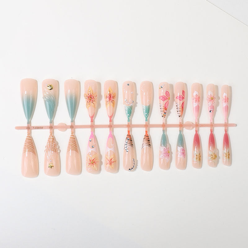 Künstlerisches florales Design Press-On Nagelspitzen Set Karnz