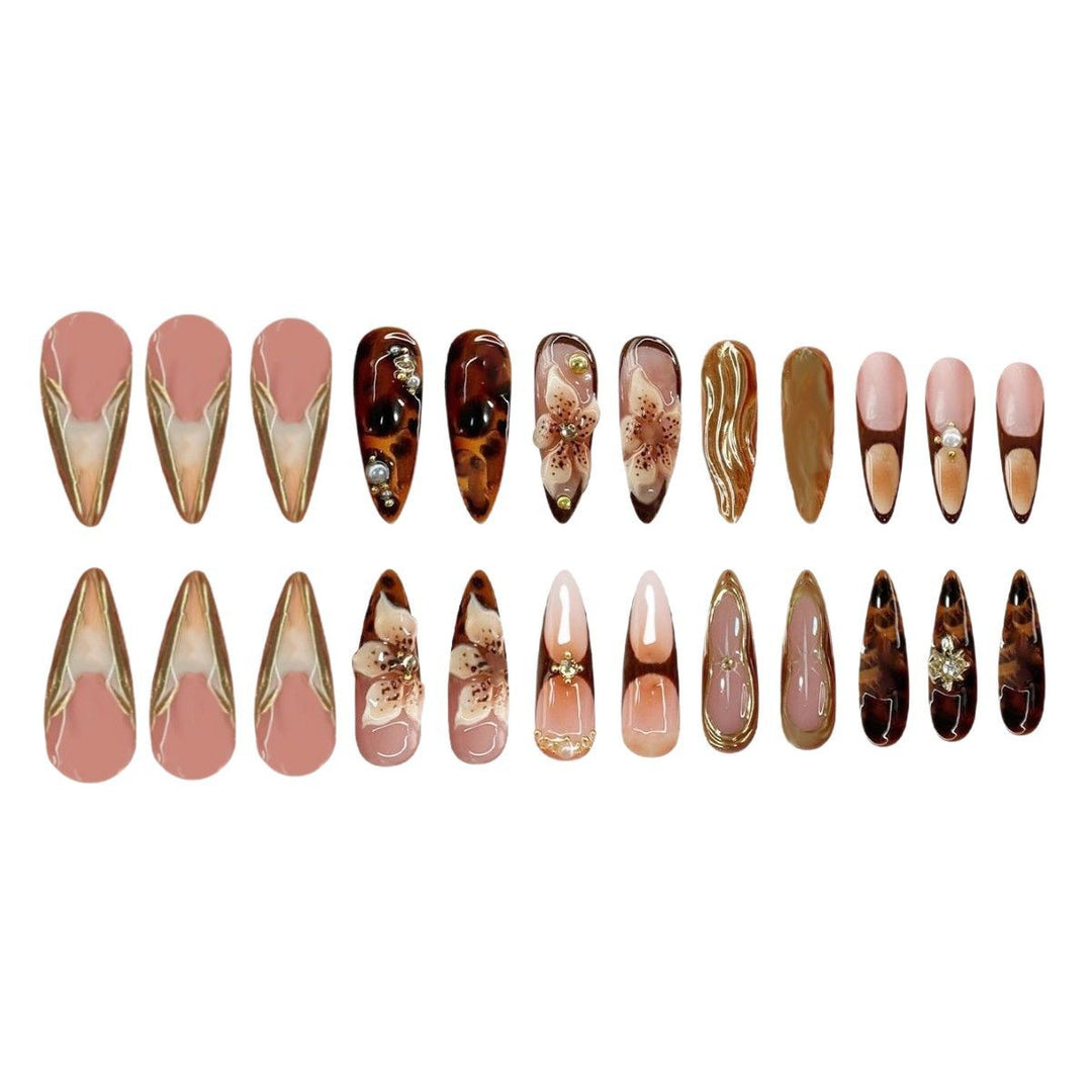 Künstlerische Stiletto Press-On Nagelkunst mit floralen und Edelstein-Akzenten Karnz