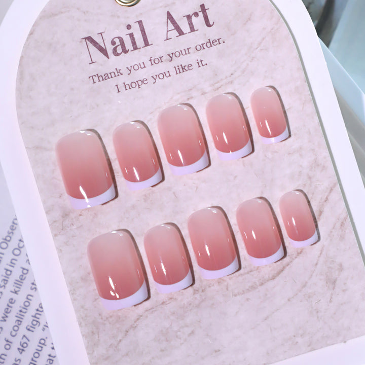 Elegante French Maniküre Nagelkunst Karnz