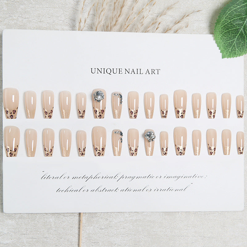 Kunstnagelset mit Glitzer- und Leopardenmotiv Karnz