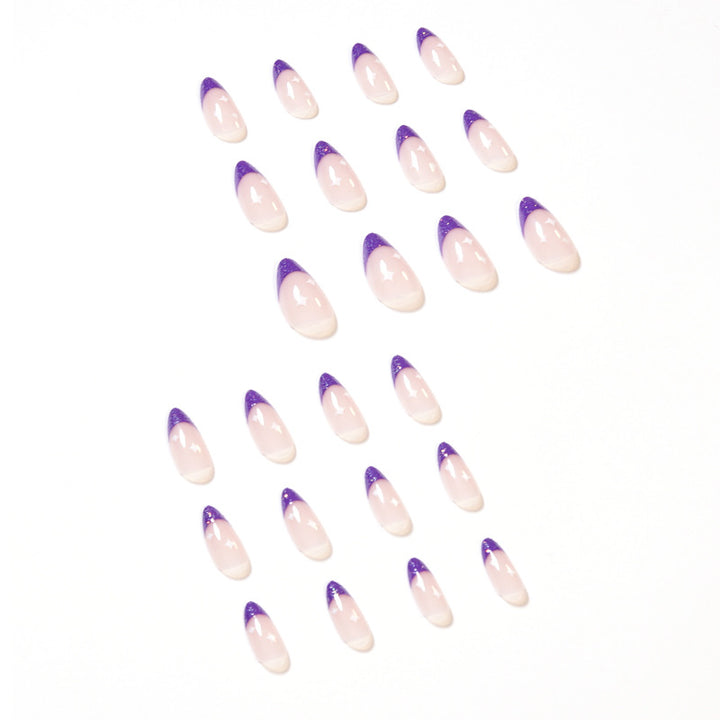 Kunstvolle Stiletto-Nägel mit Glitzer-Design Karnz