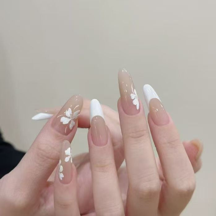 Elegantes Nagelkunst Set Karnz