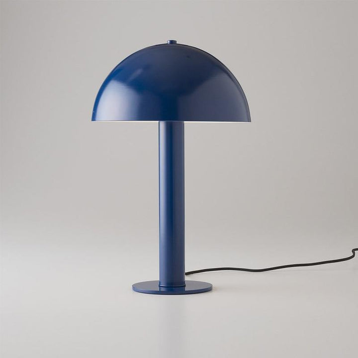 Moderne Tischlampe mit elegantem Globusschirm