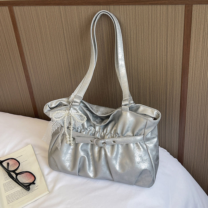 Elegante Leder Tragetasche mit dekorativen Akzenten