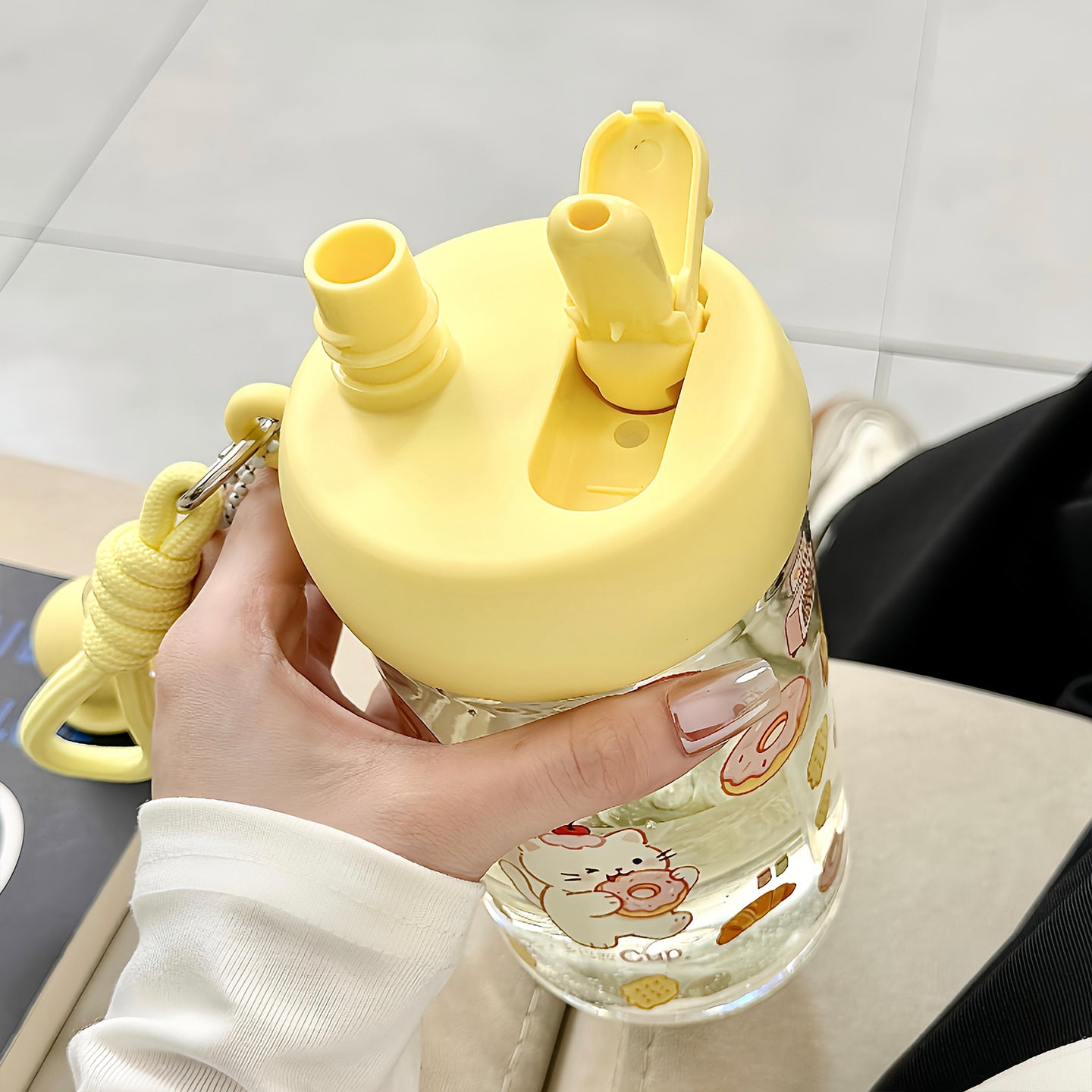 Damen Trinkflasche mit integriertem Tiermotiv und praktischem Tragegriff Karnz