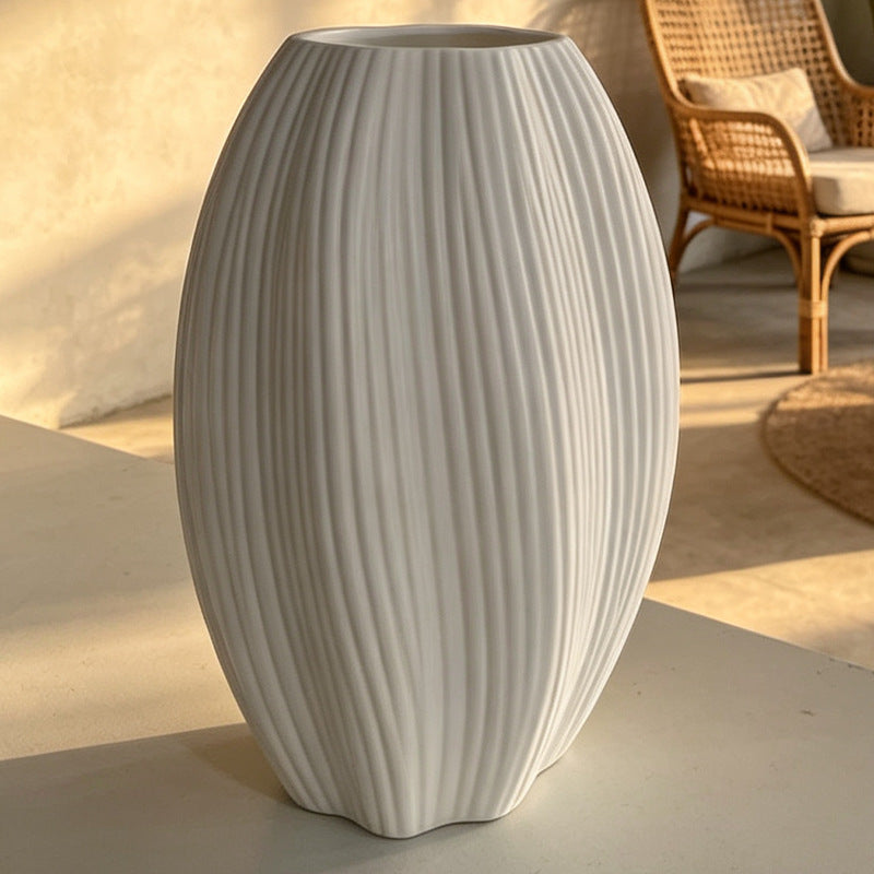 Elegante vertikale gerippte dekorative Vase Karnz