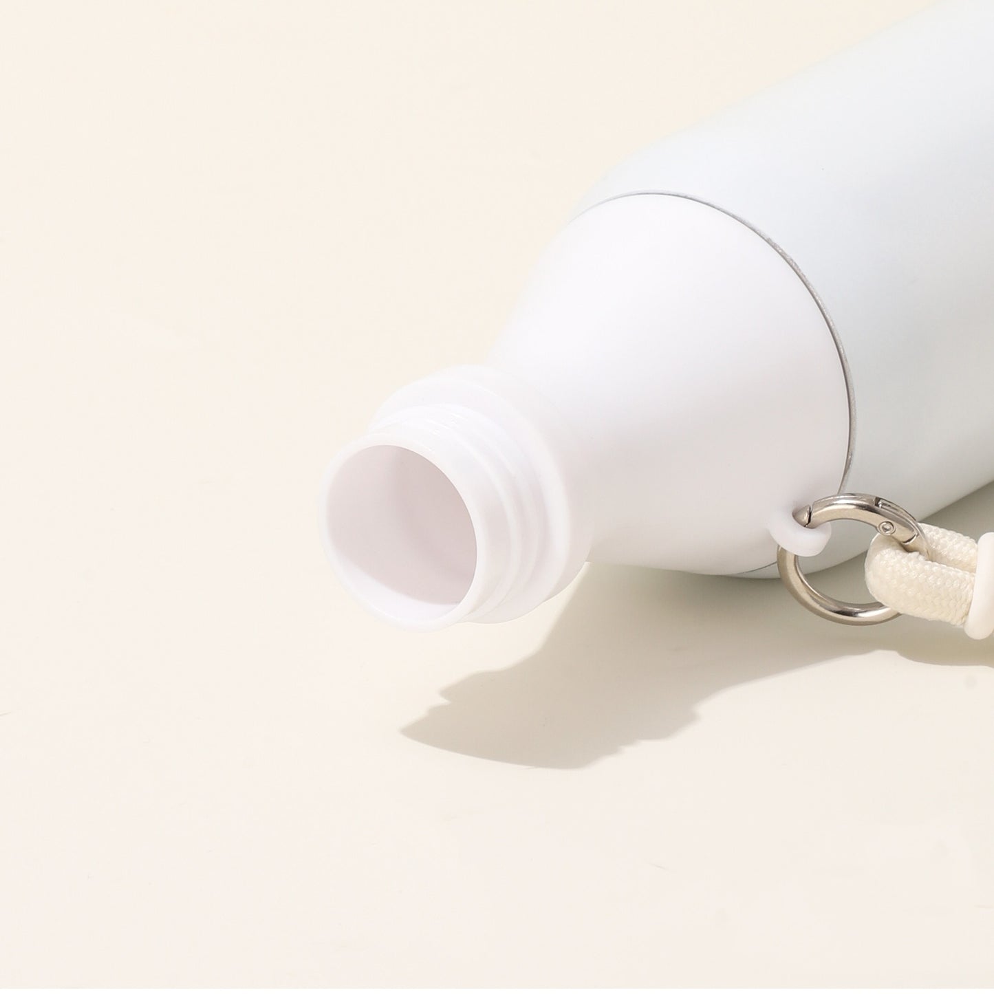 Damen isolierte Wasserflasche mit praktischem Trageband Karnz