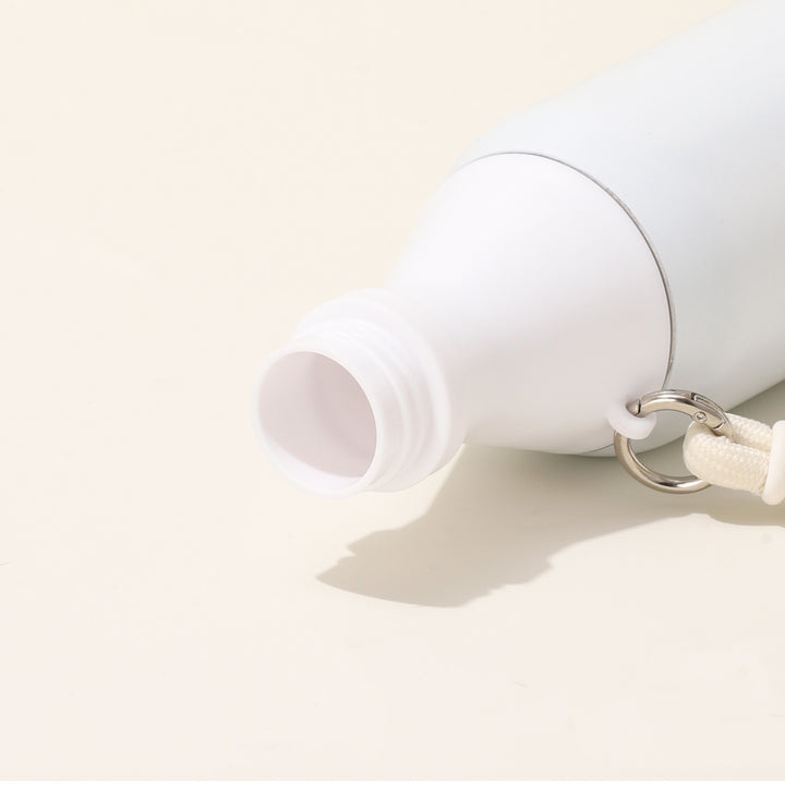 Damen isolierte Wasserflasche mit praktischem Trageband Karnz