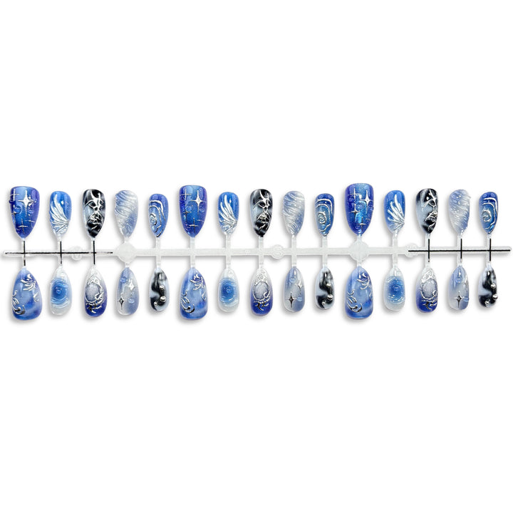 Künstlerisches Druck-Nagelkunst-Set mit eleganten blauen Designs