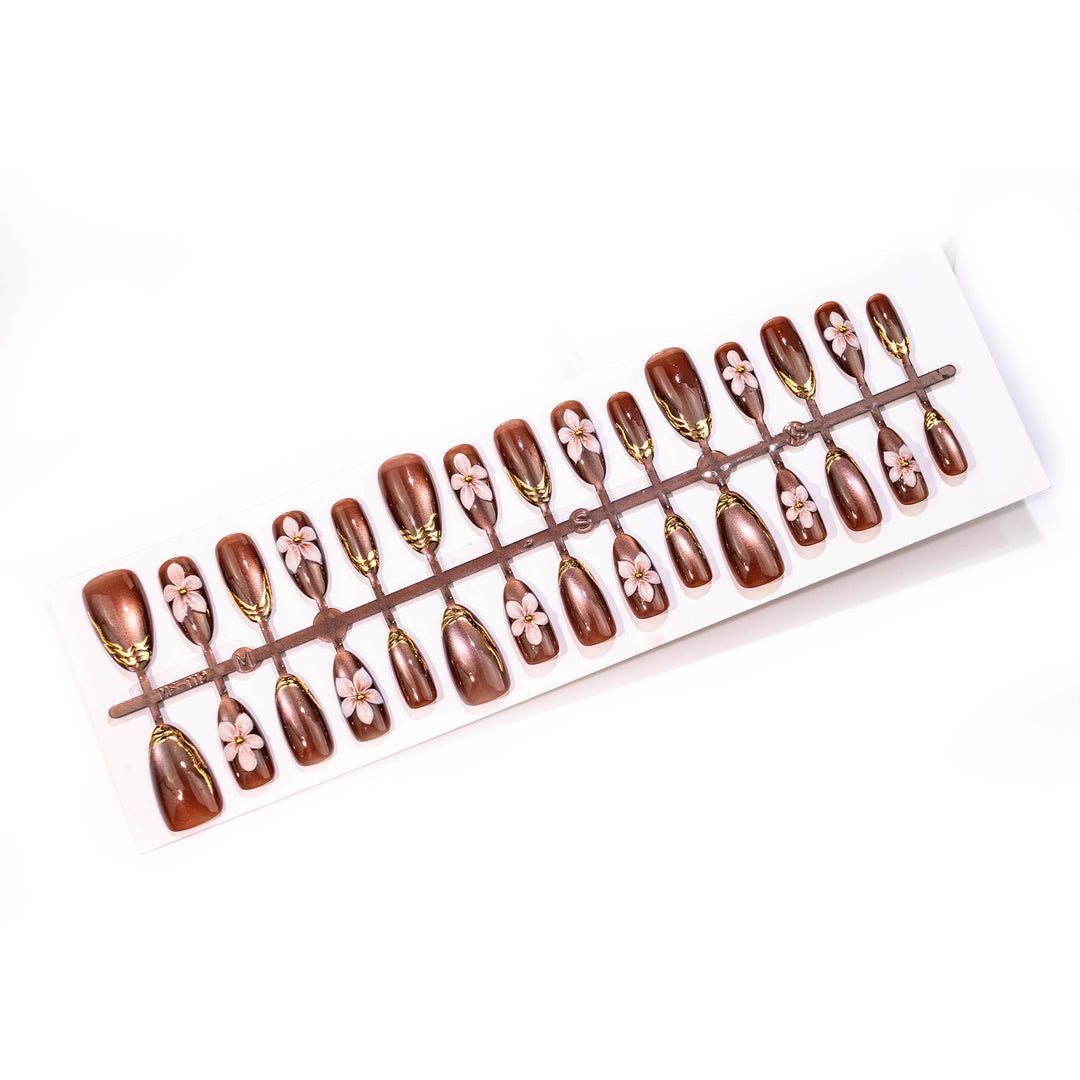 Floral Design Press-On Nail Art Set mit eleganten Akzenten Karnz