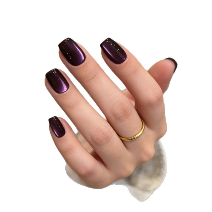 Kunstnägel mit Elegantem Hochglanz-Finish und Besonderer Farbnuance Karnz