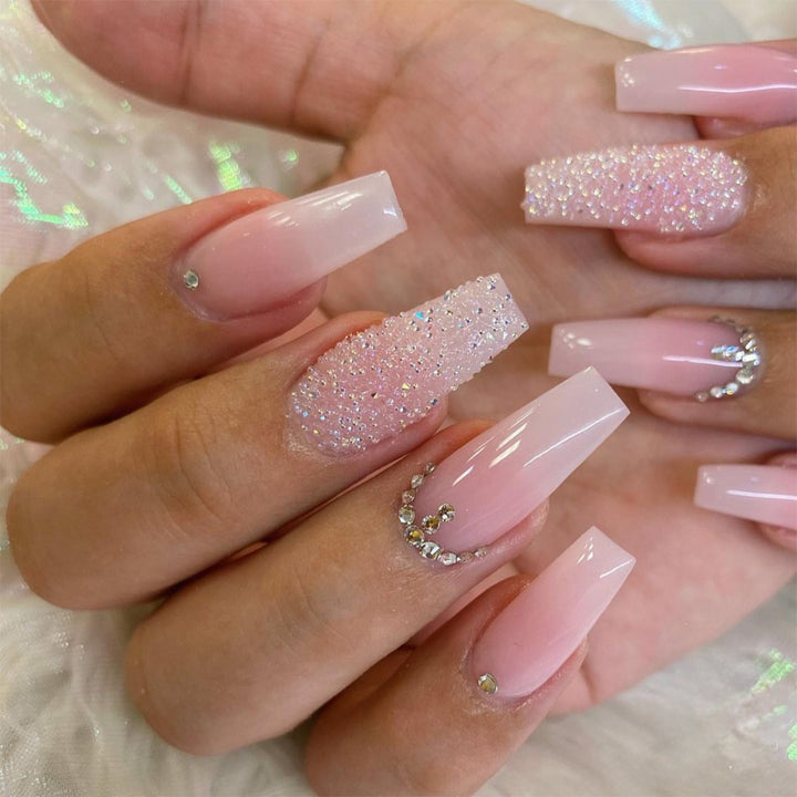 Kunstnagelset mit Glitzer- und Schneeflocken-Design Karnz