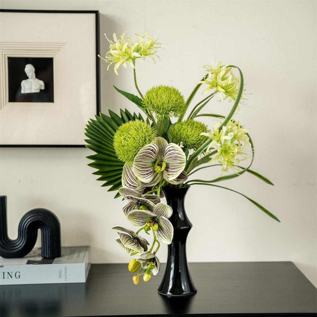 Künstlerische Blumenarrangement