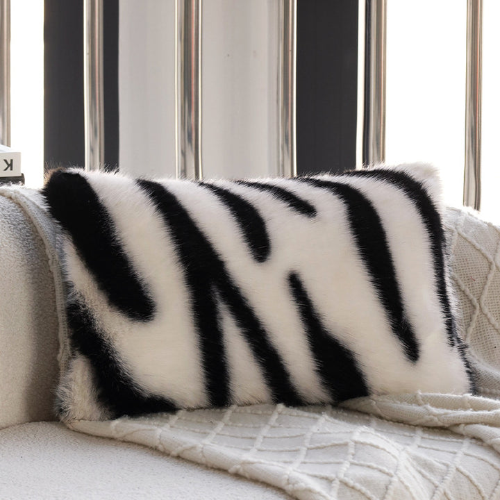 Kunstfell-Zierkissen mit Zebra-Print und extraweichem Flor Karnz