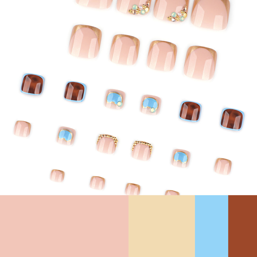 Kunstvolle Fußnagelkunst mit elegantem Gold-Design Karnz