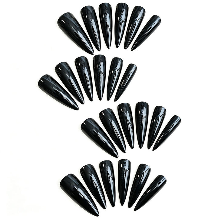 Kunstnägel im stilvollen Stiletto-Design Karnz