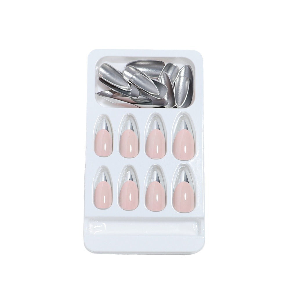 Glänzendes Stiletto Druck-Nagel-Set mit Silber-Akzenten Karnz