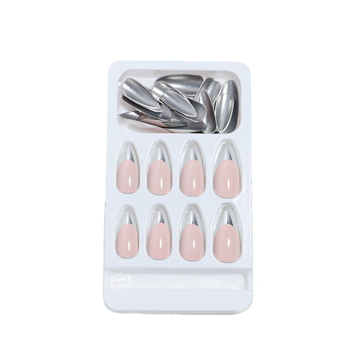 Glänzendes Stiletto Druck-Nagel-Set mit Silber-Akzenten Karnz