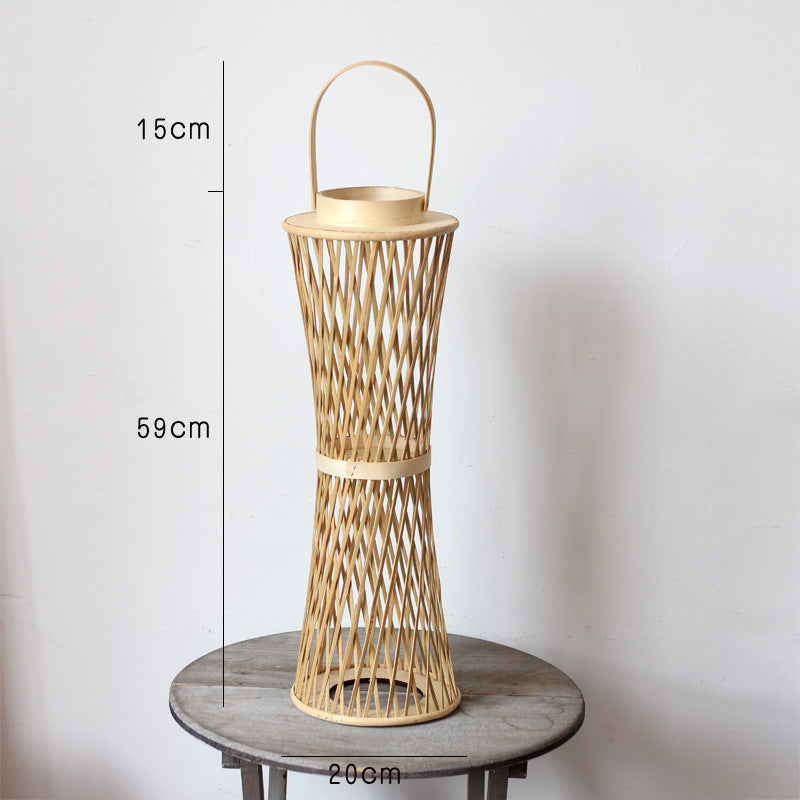 Elegante Lampenständer aus geflochtenem Material Karnz