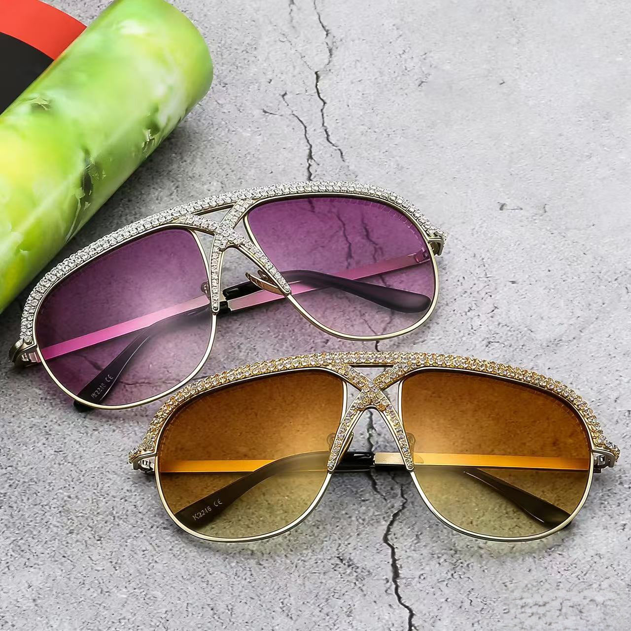 Damen Glamouröse Sonnenbrille mit strassverziertem Rahmen Karnz