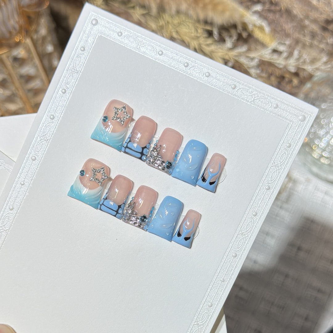 Dekoratives Press-On Nagelkunstset mit vom Ozean inspiriertem Design Karnz