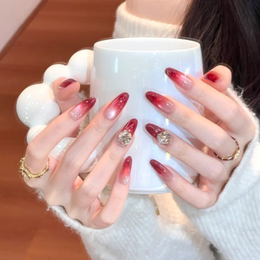 Glamouröse Gradient Stiletto Press-On Nägel mit Strassakzenten Karnz