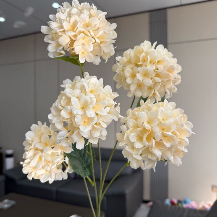 Lebensechte Hortensie Blumenanordnung