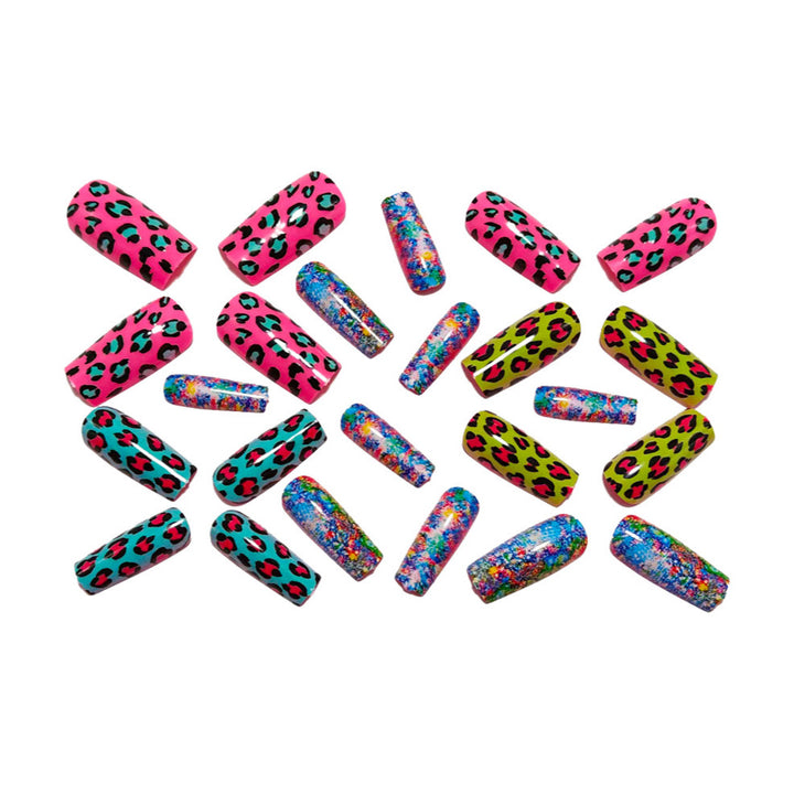 Bunte Kunstnagel-Kreation mit Leoparden-Motiv Karnz