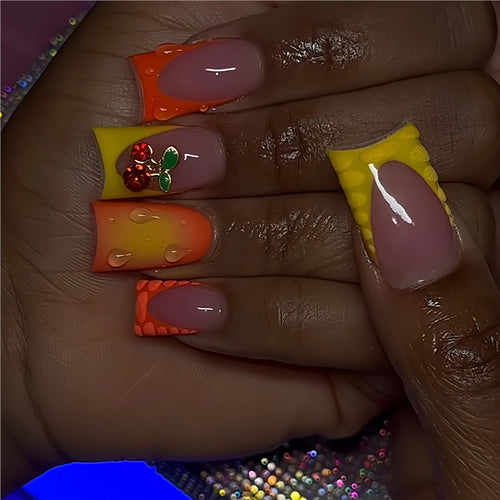 Kreatives Gel Press-On Nail Set mit Fruchtakzenten Karnz