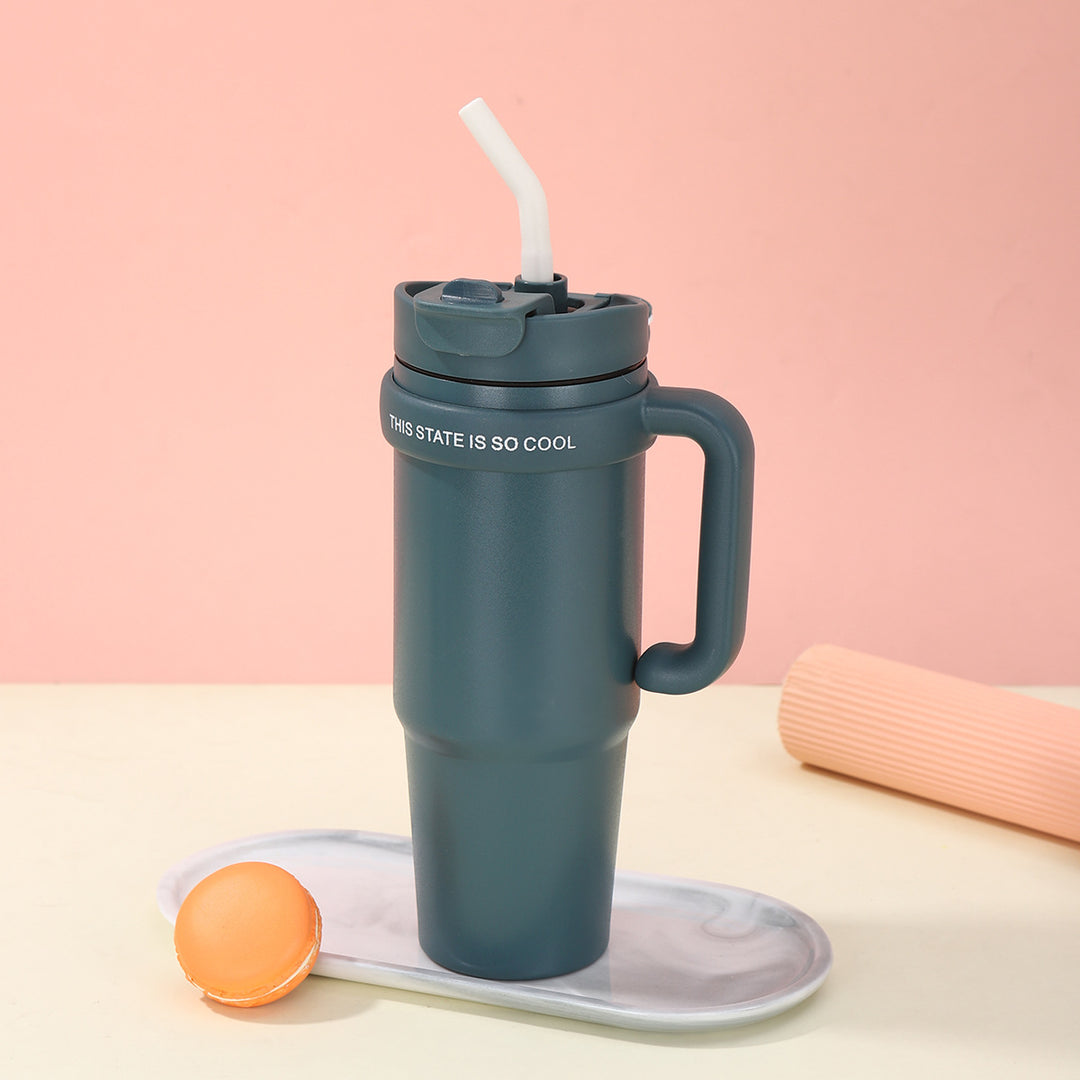 Unisex Trinkbecher mit integriertem Strohhalm Karnz