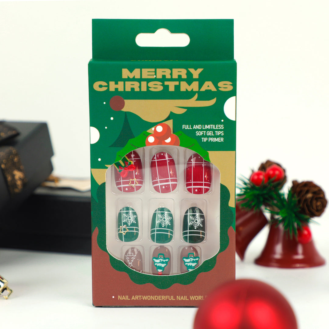 Kunstvolle Weihnachtsnagelkunst mit festlichem Design Karnz