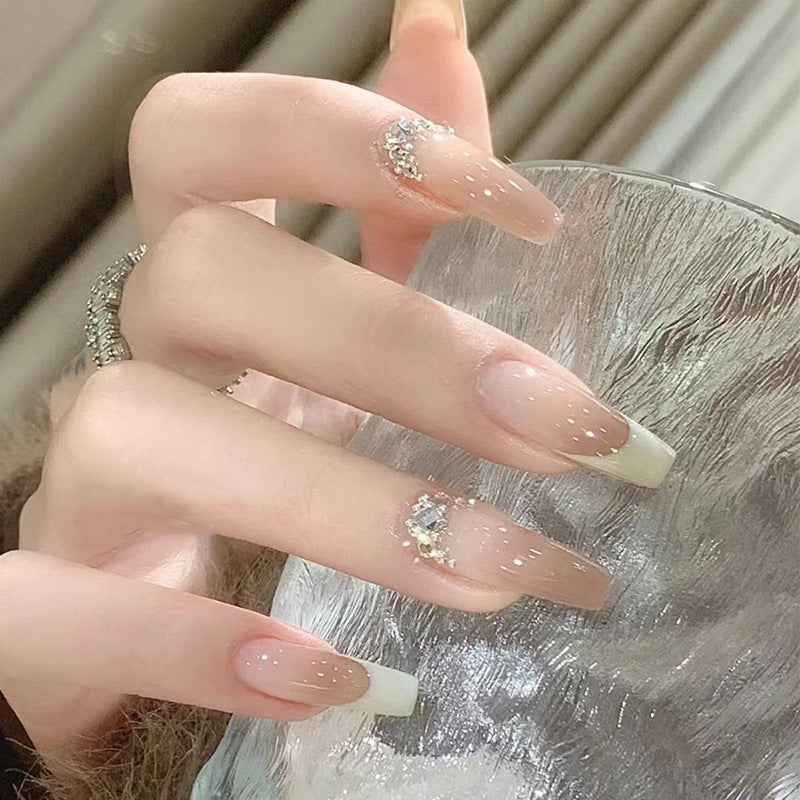 Dekorative Press-On-Nagelspitzen mit Rhinestone-Akzent Karnz