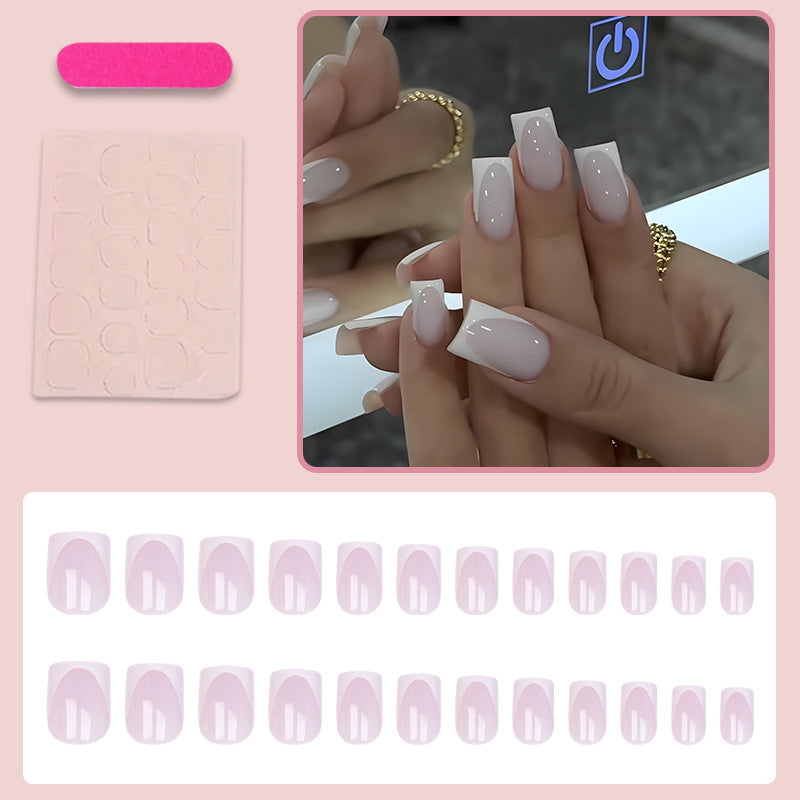 Kunstnagelset mit elegantem French-Tipp Design Karnz