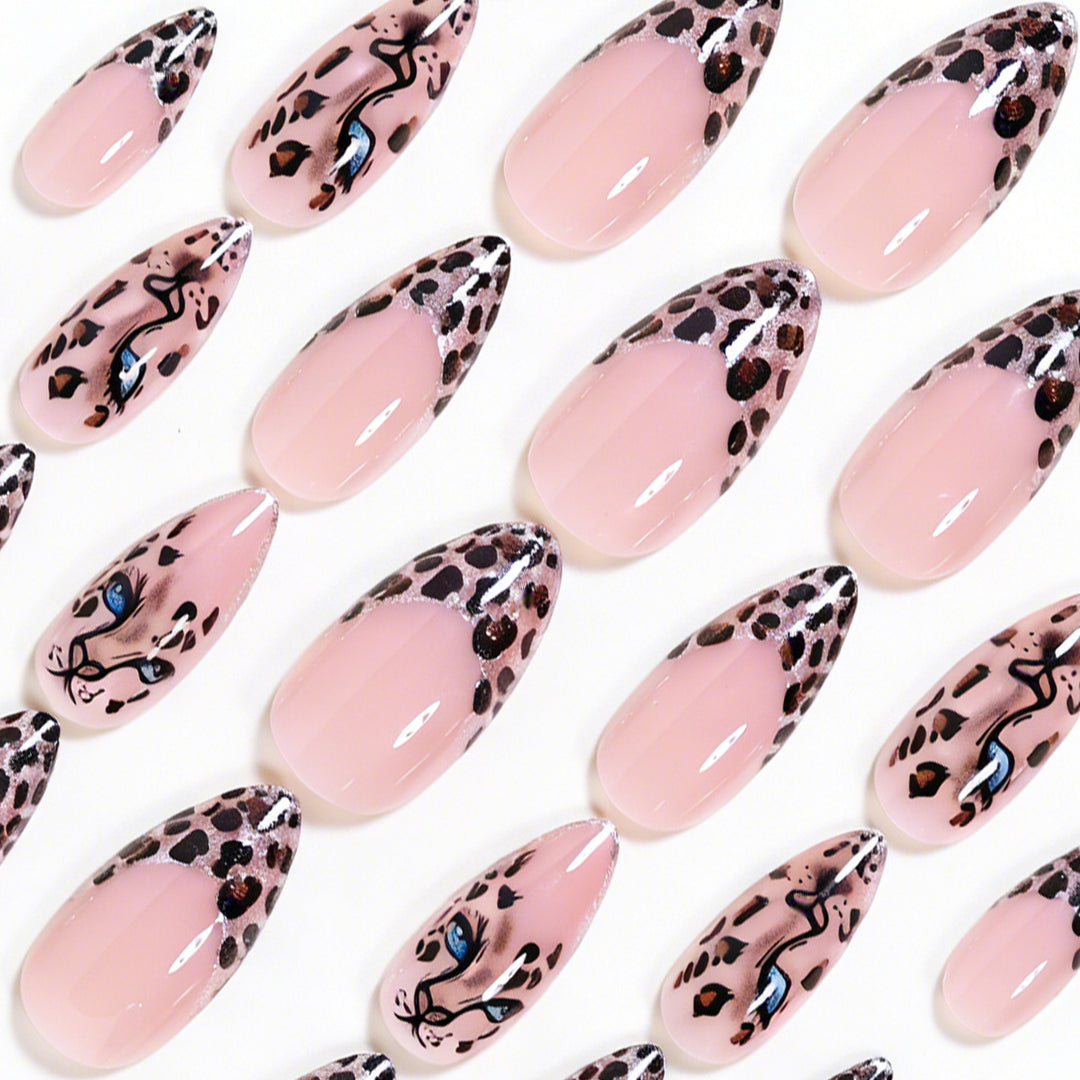 Künstlerische Leopard-Print Stiletto-Nagelkunst-Tipps Karnz