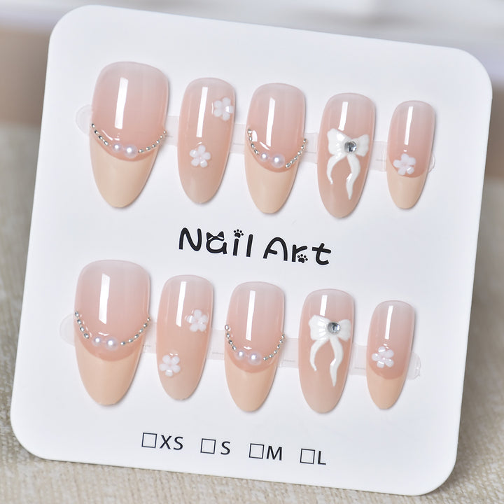 Elegante florale Press-On-Nagelkunst Karnz