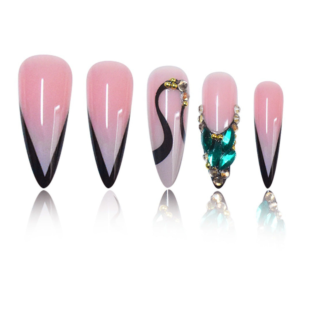 Glamouröse Stiletto-Nagelerweiterungen Karnz