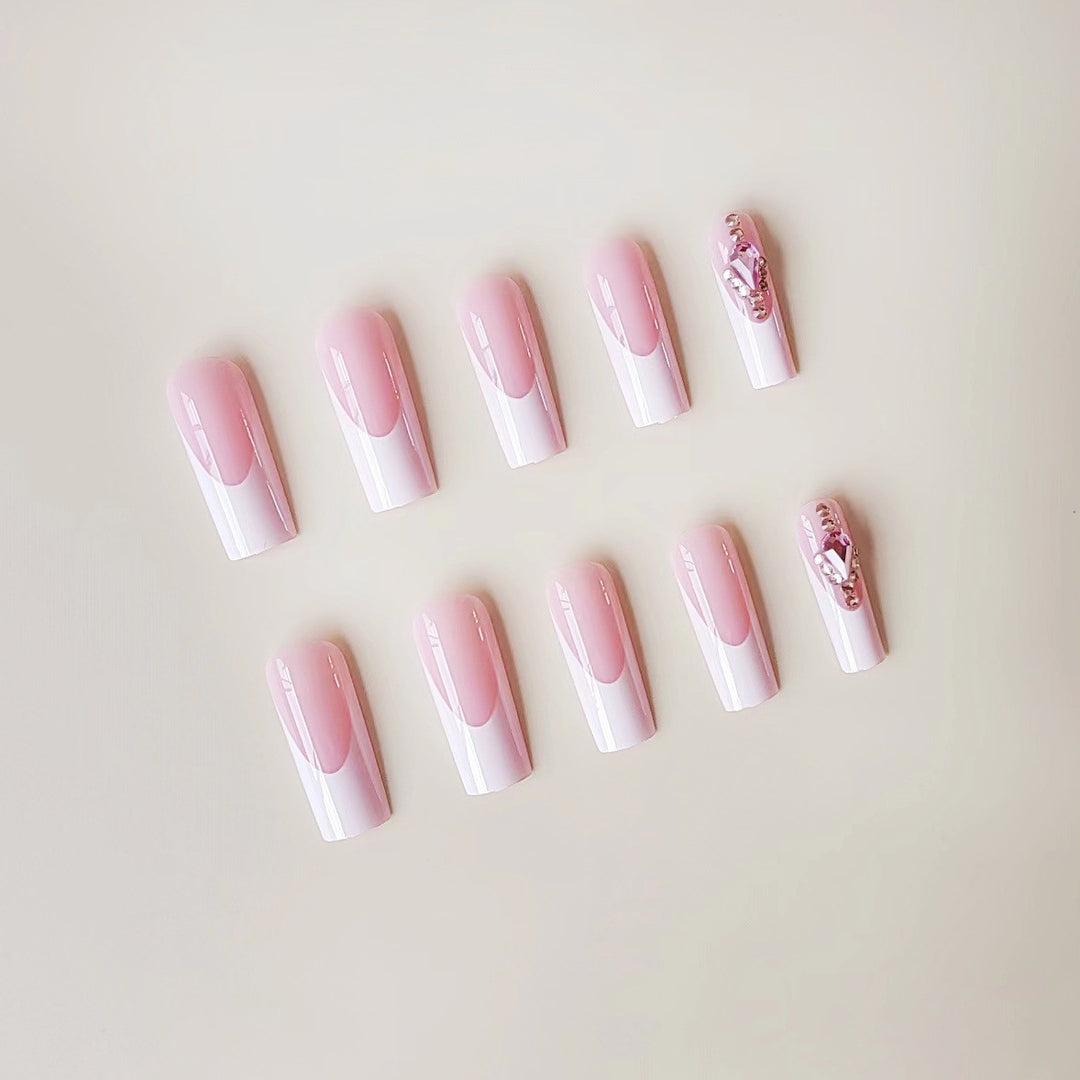 Glamouröse Acryl-Nägel Karnz