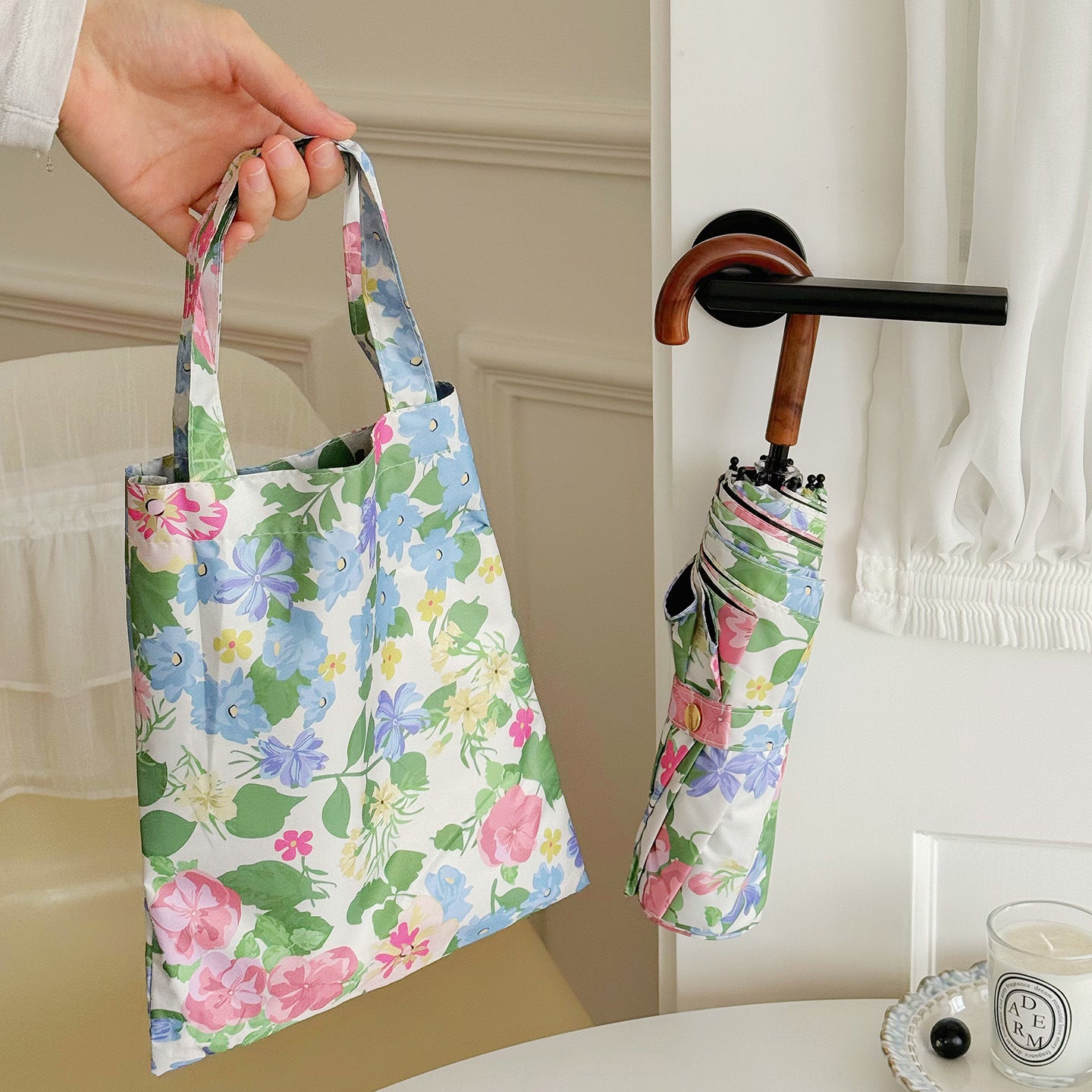 Damen Faltbarer Regenschirm mit exquisitem floralen Design Karnz