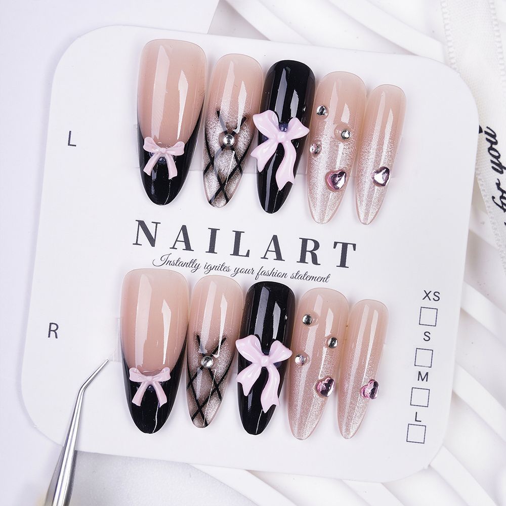 Kreatives thematisches Press-On-Nagelset Karnz