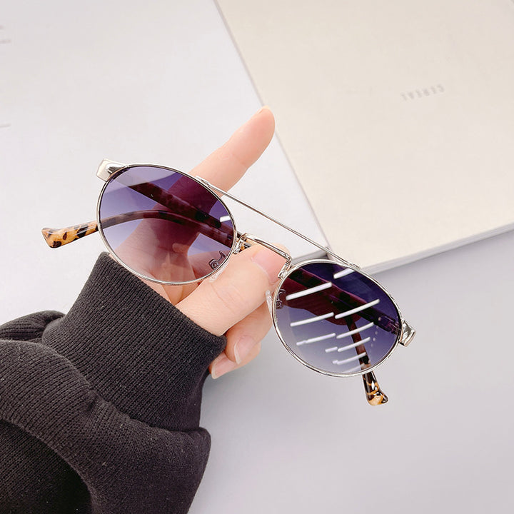Damen modische Sonnenbrille im stilvollen runden Design mit goldenen Akzenten Karnz