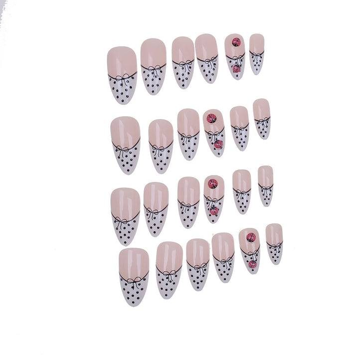 Elegante künstlerische Press-On-Nagelset Karnz