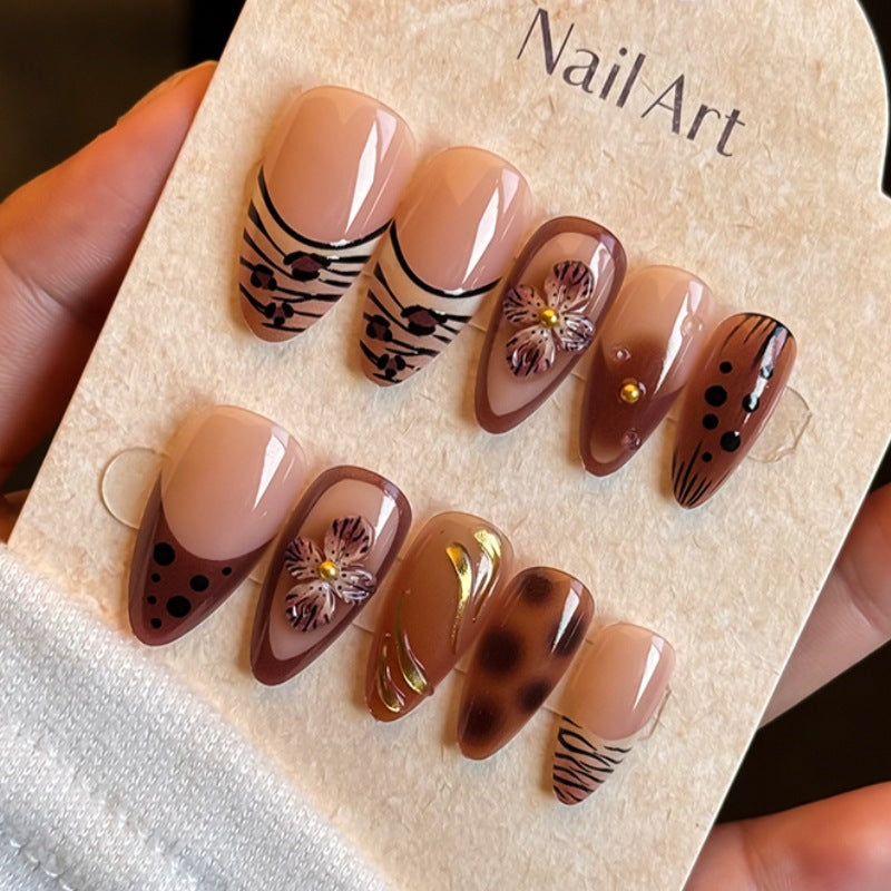 Künstlerisches Press-On-Nagelkunst-Set mit floralem und abstraktem Design Karnz