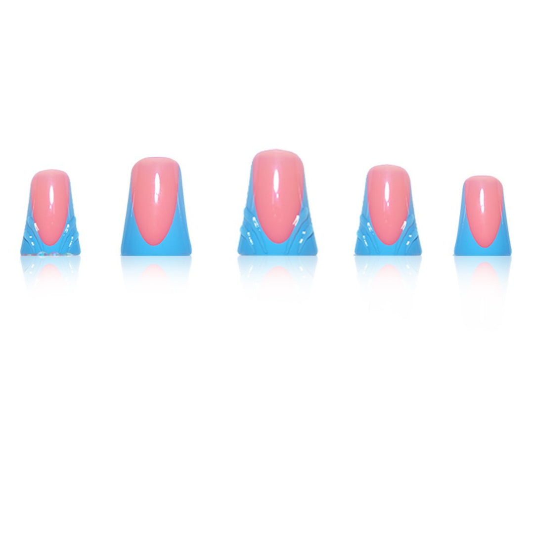 Dekorative Press-On Nail Art Erweiterungen mit Strass-Akzenten Karnz